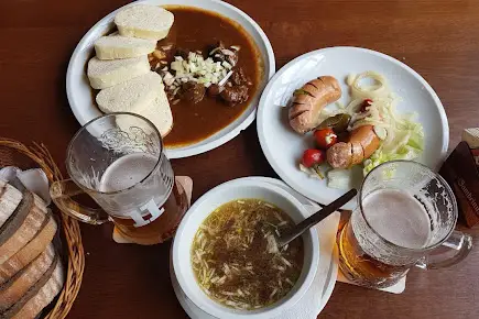 guláš, polévka, pivo, utopenec